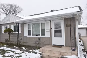 8705 45th St, Lyons, IL 60534 - Photo 2