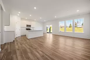 668 Cassia Ct, Crystal Lake, IL 60012 - Photo 4