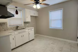 10104 S Prairie Ave, Chicago, IL 60628 - Photo 2