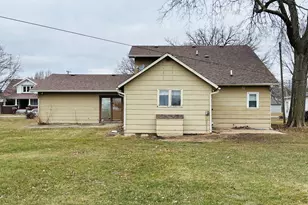 442 W Koplin Ave, Cissna Park, IL 60924 - Photo 16