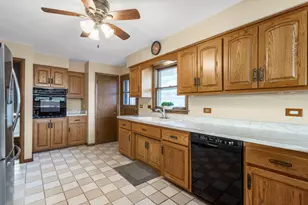 10801 S Tripp Ave, Oak Lawn, IL 60453 - Photo 8