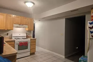 1105 Indian Ave, Aurora, IL 60505 - Photo 10