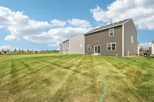 2570 Santa Fe Dr, Pingree Grove, IL 60140 - Photo 34