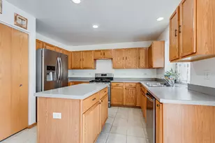 1544 Suncrest Ln, Bolingbrook, IL 60490 - Photo 6