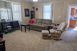 717 W Pleasant St, Freeport, IL 61032 - Photo 2