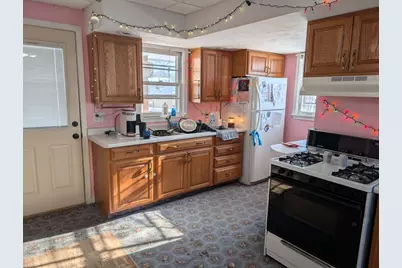 717 W Pleasant Street, Freeport, IL 61032 - Photo 6