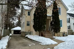 914 Garfield Ave, Belvidere, IL 61008 - Photo 2