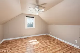 8829 Skyline Dr, Burr Ridge, IL 60527 - Photo 18