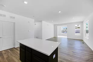 375 S Constitution Dr, Aurora, IL 60506 - Photo 4