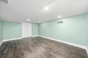 10436 S Eberhart Ave, Chicago, IL 60628 - Photo 18