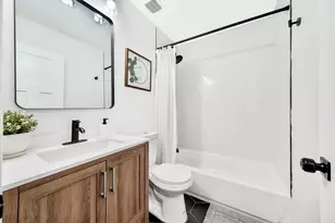 15923 Woodlawn E Ave, South Holland, IL 60473 - Photo 12