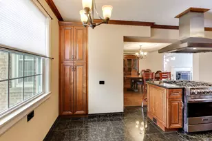 6230 N Troy St, Chicago, IL 60659 - Photo 12