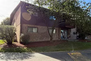 100 Willow Ln, Willow Springs, IL 60480 - Photo 2