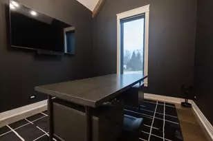 740 67th Pl, Willowbrook, IL 60527 - Photo 4