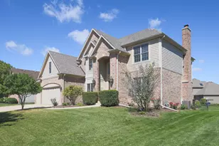 618 Pine St, Sugar Grove, IL 60554 - Photo 2