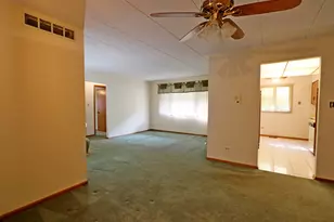 10400 Circle Dr S, Oak Lawn, IL 60453 - Photo 4