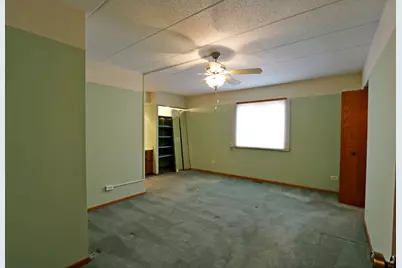 10400 Circle Drive S #102, Oak Lawn, IL 60453 - Photo 8