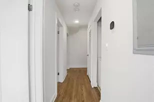 2234 W Roscoe St, Chicago, IL 60618 - Photo 16