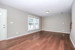 720 Huntly Ct, Schaumburg, IL 60194 - Photo 2