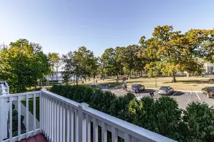 76 Lakeview Pl, Lake Zurich, IL 60047 - Photo 8