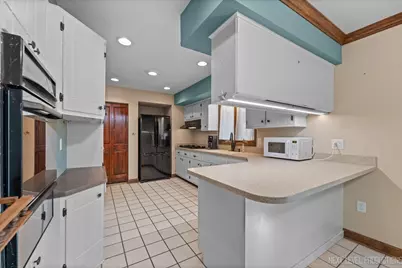 208 Calkins Drive, Sugar Grove, IL 60554 - Photo 14