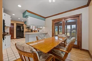 208 Calkins Dr, Sugar Grove, IL 60554 - Photo 12