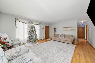 806 Adrian St, Yorkville, IL 60560 - Photo 4