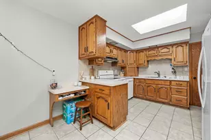 806 Adrian St, Yorkville, IL 60560 - Photo 10