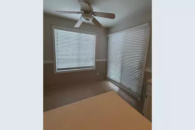 211 E Ashbury Lane #7, Roselle, IL 60172 - Photo 4