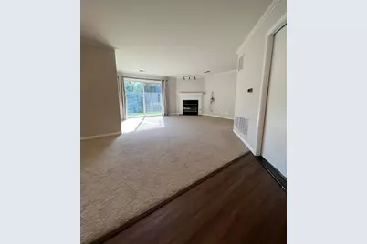 211 E Ashbury Lane #7, Roselle, IL 60172 - Photo 2