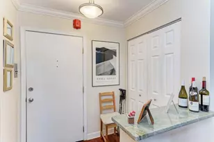 2234 S Goebbert Rd, Arlington Heights, IL 60005 - Photo 4