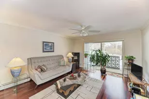 2234 S Goebbert Rd, Arlington Heights, IL 60005 - Photo 8