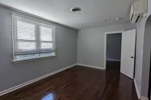 317 E Park Ave, Libertyville, IL 60048 - Photo 2