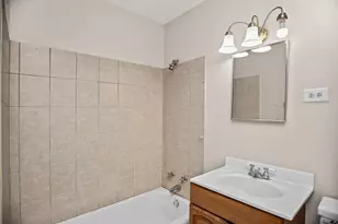 7019 N Ridge Blvd, Chicago, IL 60645 - Photo 8