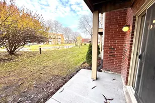 2 Villa Verde Dr, Buffalo Grove, IL 60089 - Photo 8