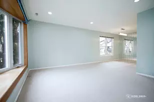 467 Highland Grove Dr, Buffalo Grove, IL 60089 - Photo 2