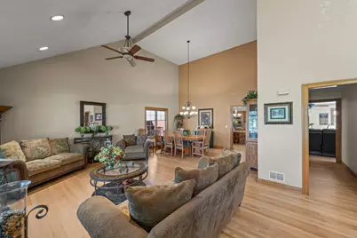 429 W Kenilworth Avenue, Palatine, IL 60067 - Photo 2