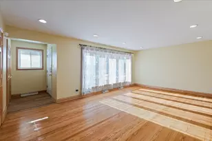 7910 Churchill St, Morton Grove, IL 60053 - Photo 4