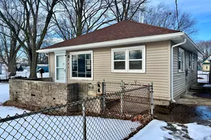 221 W 7th St, Tilton, IL 61833 - Photo 4