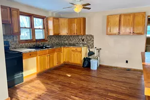 221 W 7th St, Tilton, IL 61833 - Photo 10