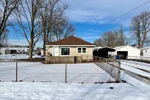 221 W 7th St, Tilton, IL 61833 - Photo 2