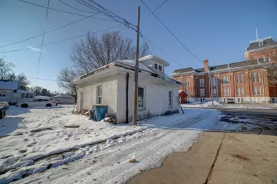 215 S 3rd Street, Watseka, IL 60970 - Photo 4