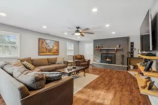 2113 Highwood Rd, McHenry, IL 60051 - Photo 2