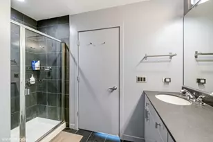 200 W Grand Ave, Chicago, IL 60654 - Photo 16