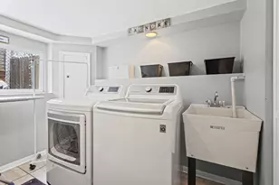 42 W Taylor Rd, Lombard, IL 60148 - Photo 26