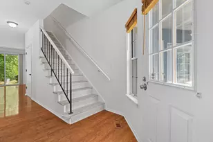 519 Woodcrest Dr, Mundelein, IL 60060 - Photo 2