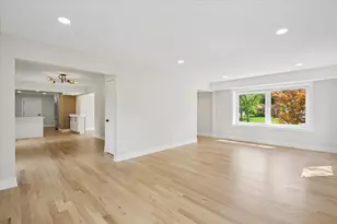 303 Cedarbrook Rd, Naperville, IL 60565 - Photo 2