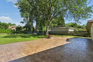 195 7th St, Wheeling, IL 60090 - Photo 6