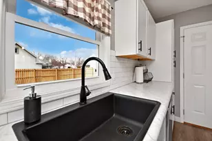 401 S Clinton St, Mclean, IL 61754 - Photo 18