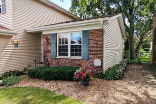 6796 Redwing Dr, Woodridge, IL 60517 - Photo 4